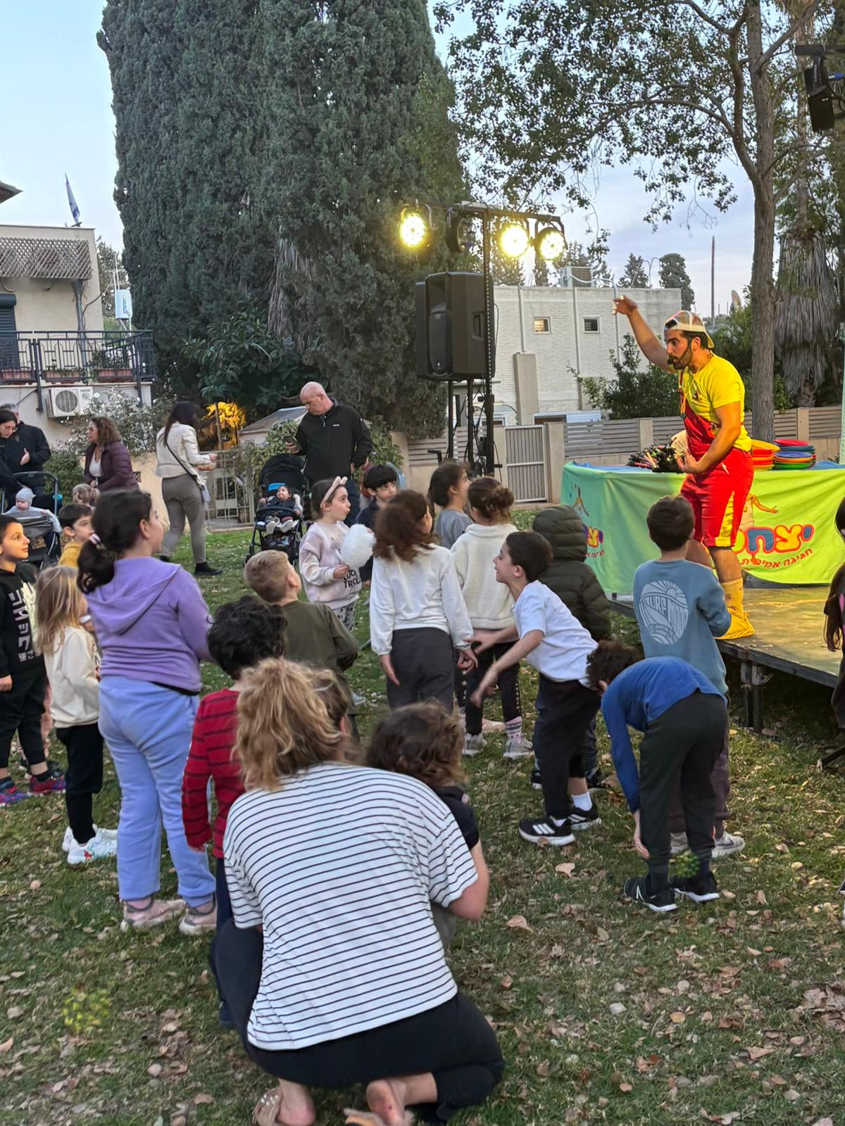 הילדים בהצגת ילדים