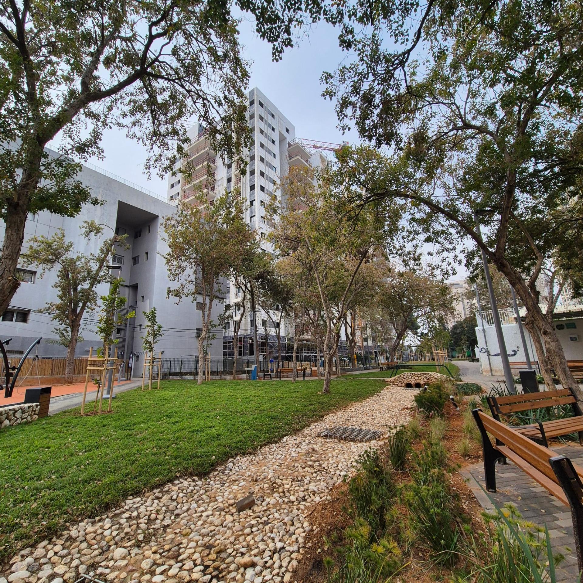 גינת ששת הימים החדשה בסמוך לקניון קריית אונו