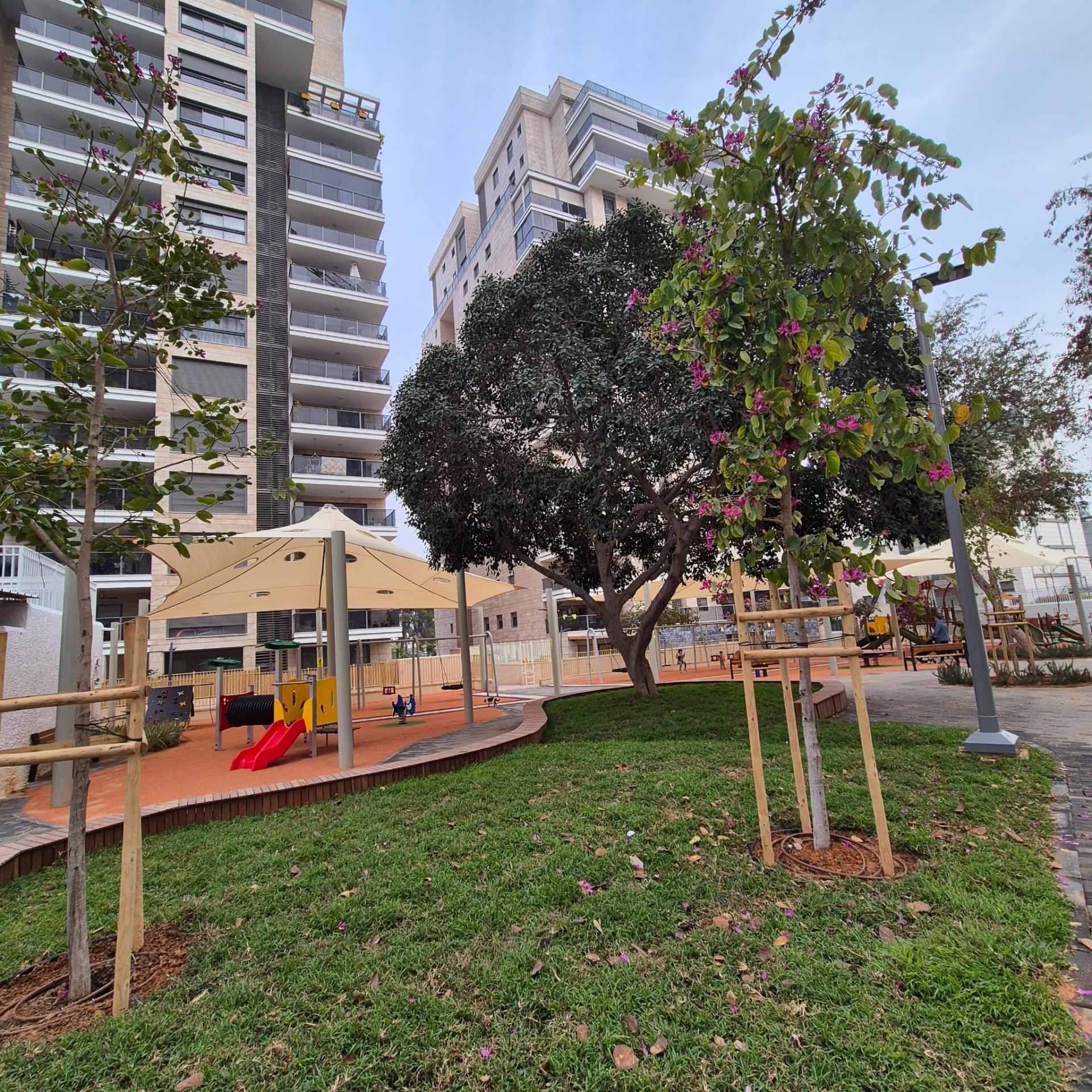 גינת ששת הימים החדשה בסמוך לקניון קריית אונו