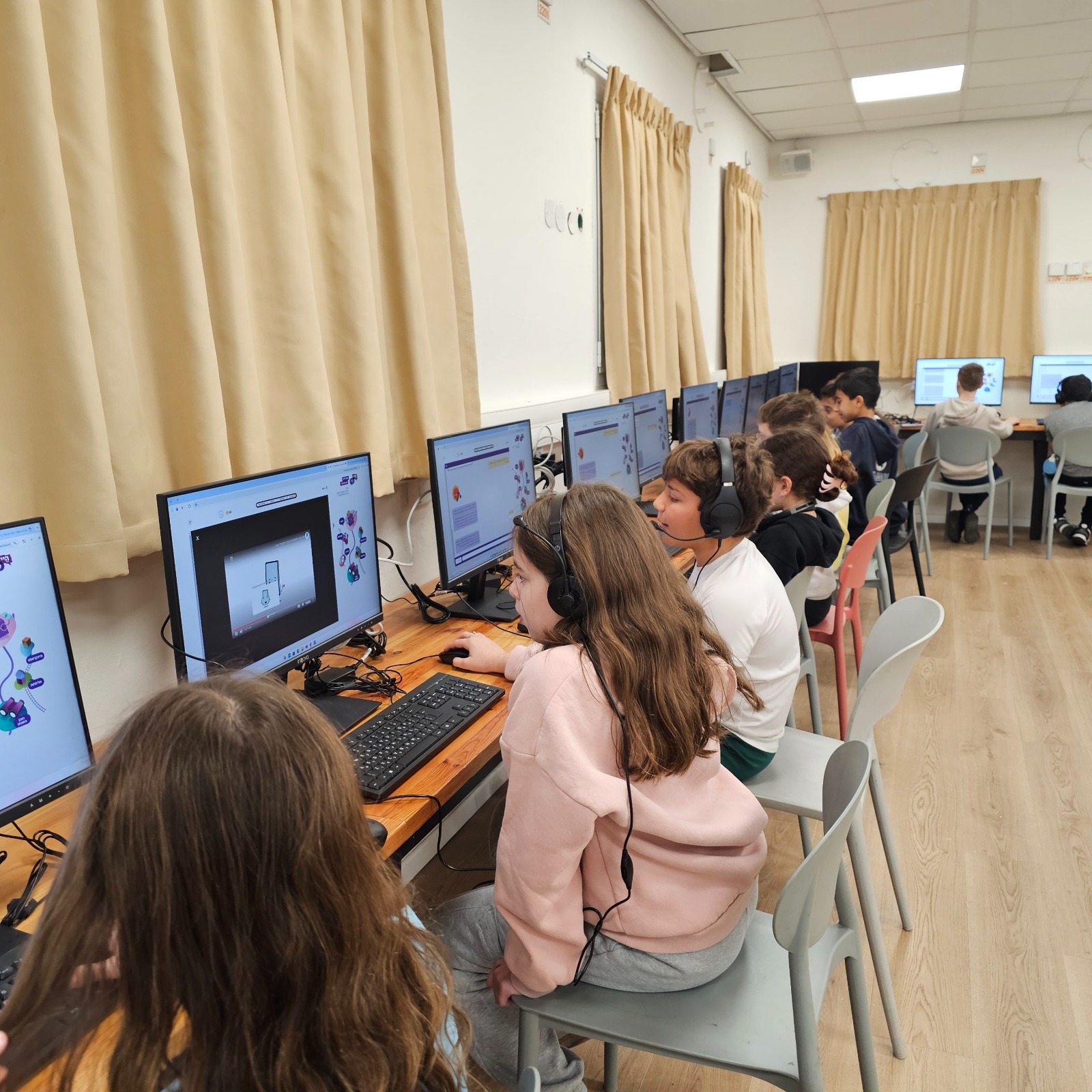 תלמידי ותלמידות בית הספר זוכים להתנסות בפיתוח יכולות טכנולוגיות מתקדמות: