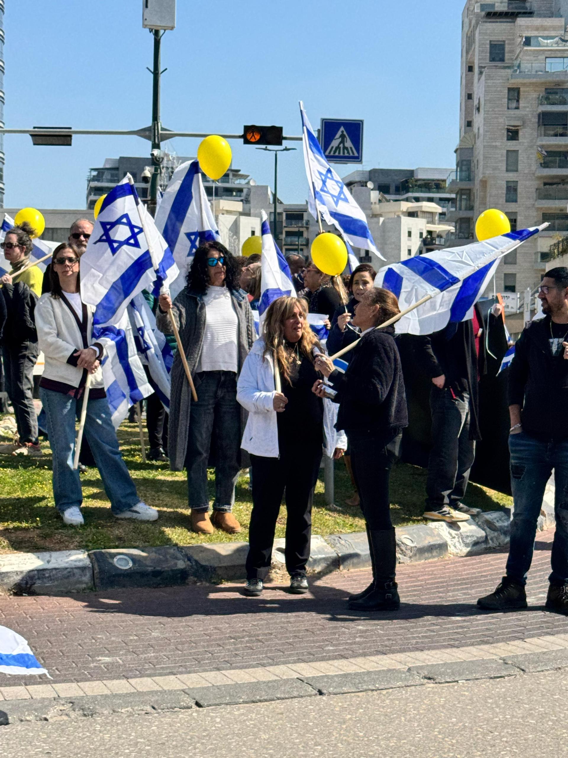 קריית אונו הרכינה ראש: מאות התכנסו לזכר בני משפחת ביבס 