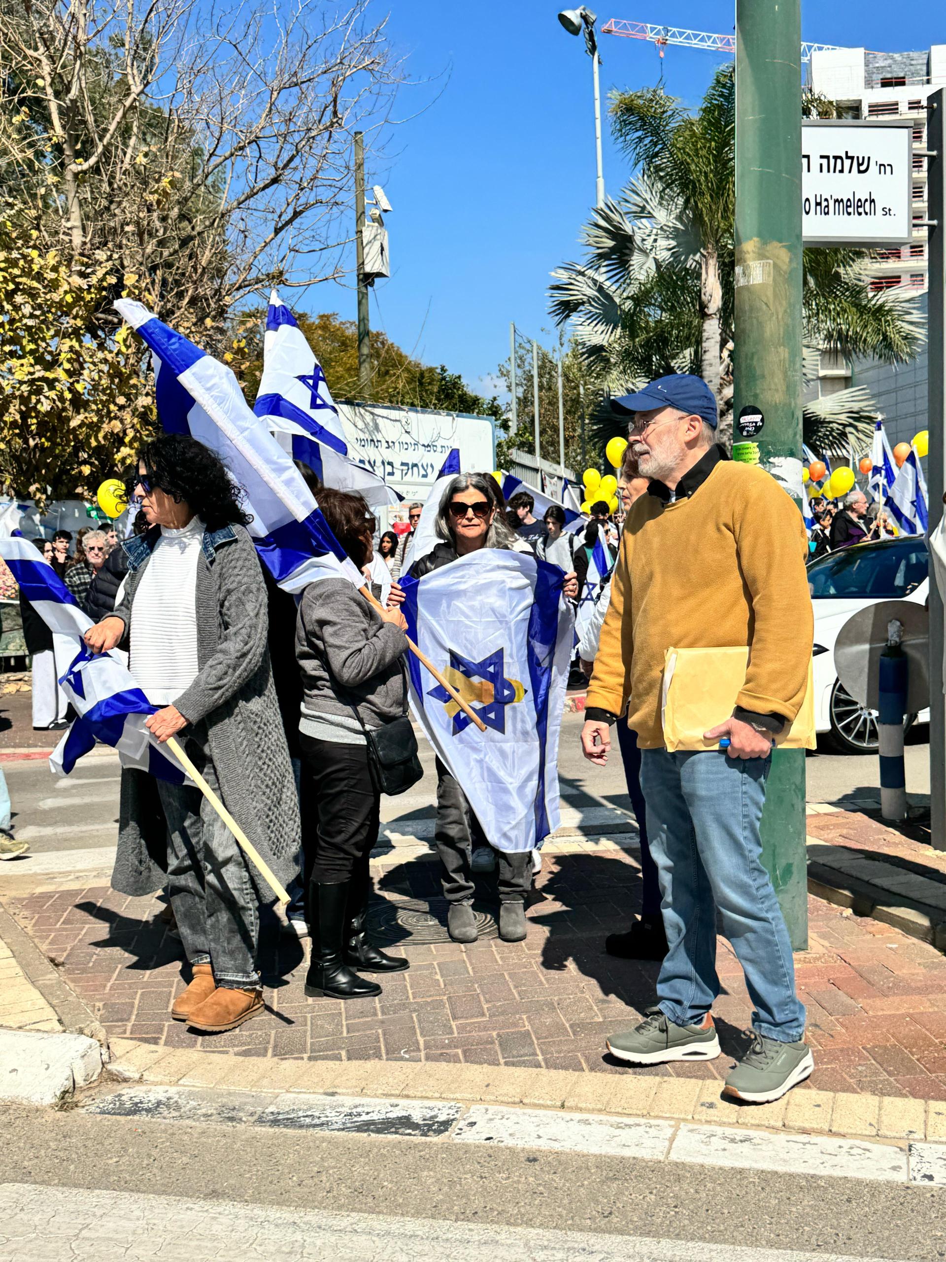 קריית אונו הרכינה ראש: מאות התכנסו לזכר בני משפחת ביבס 