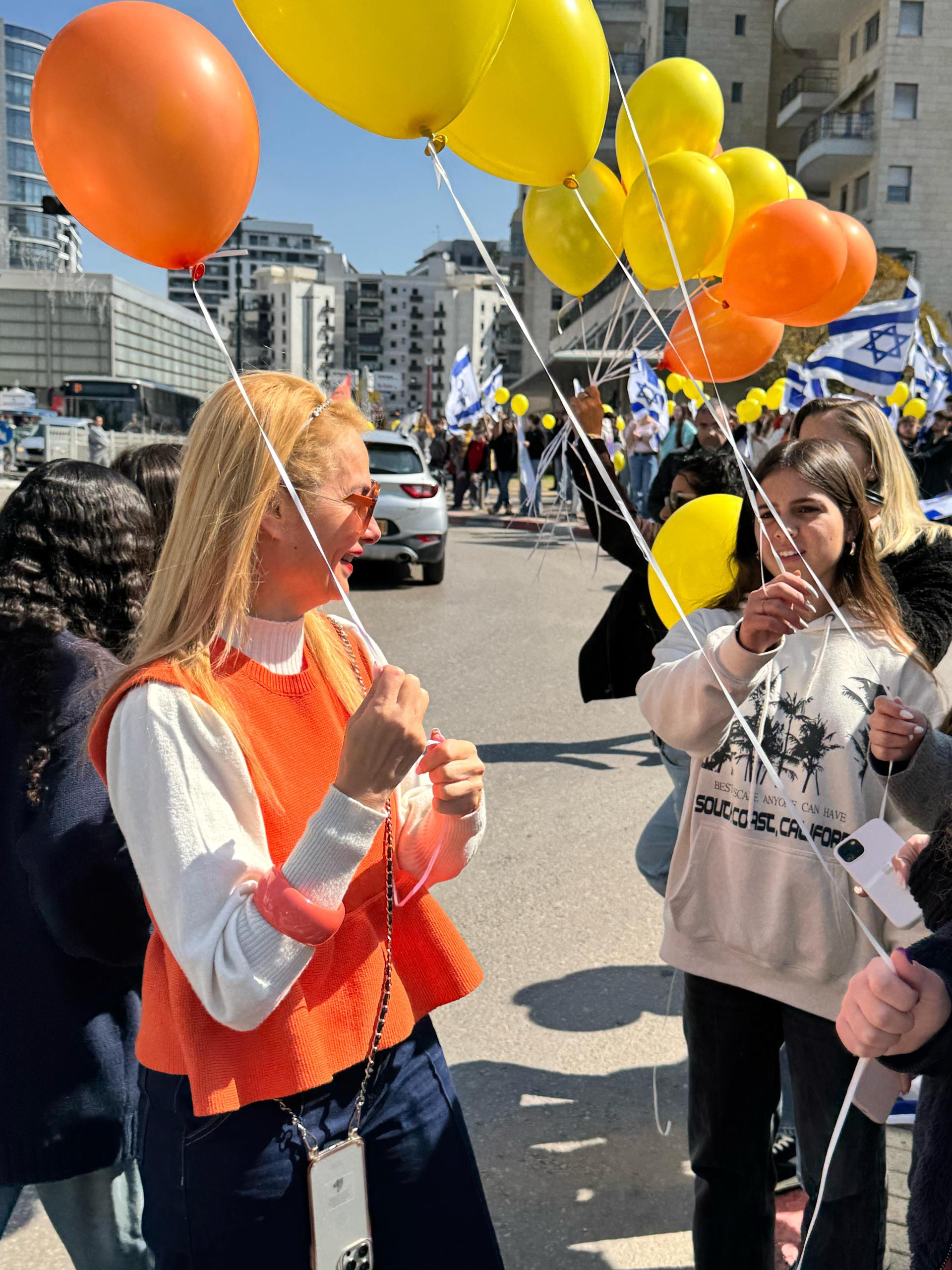 קריית אונו הרכינה ראש: מאות התכנסו לזכר בני משפחת ביבס 