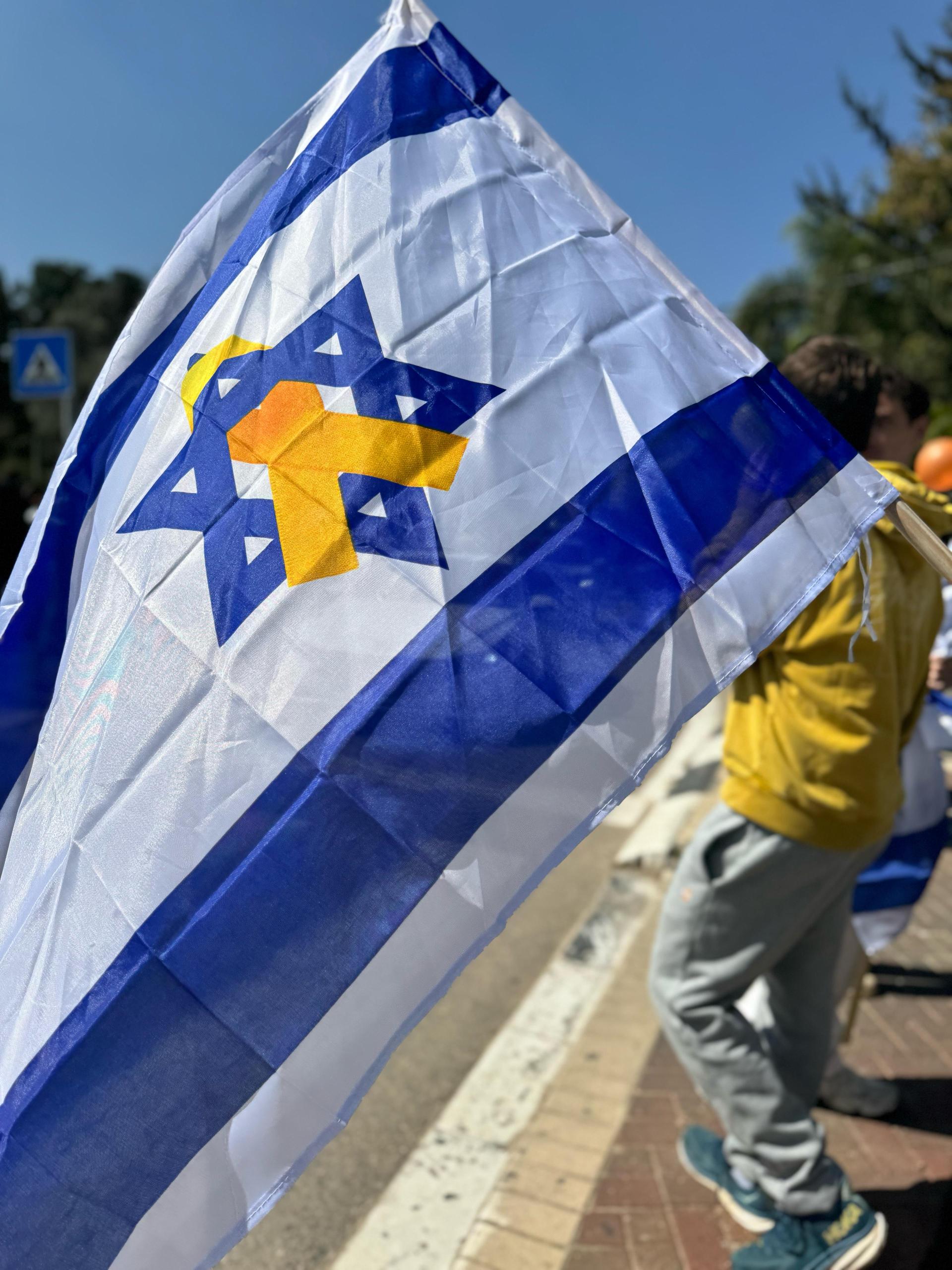 קריית אונו הרכינה ראש: מאות התכנסו לזכר בני משפחת ביבס 
