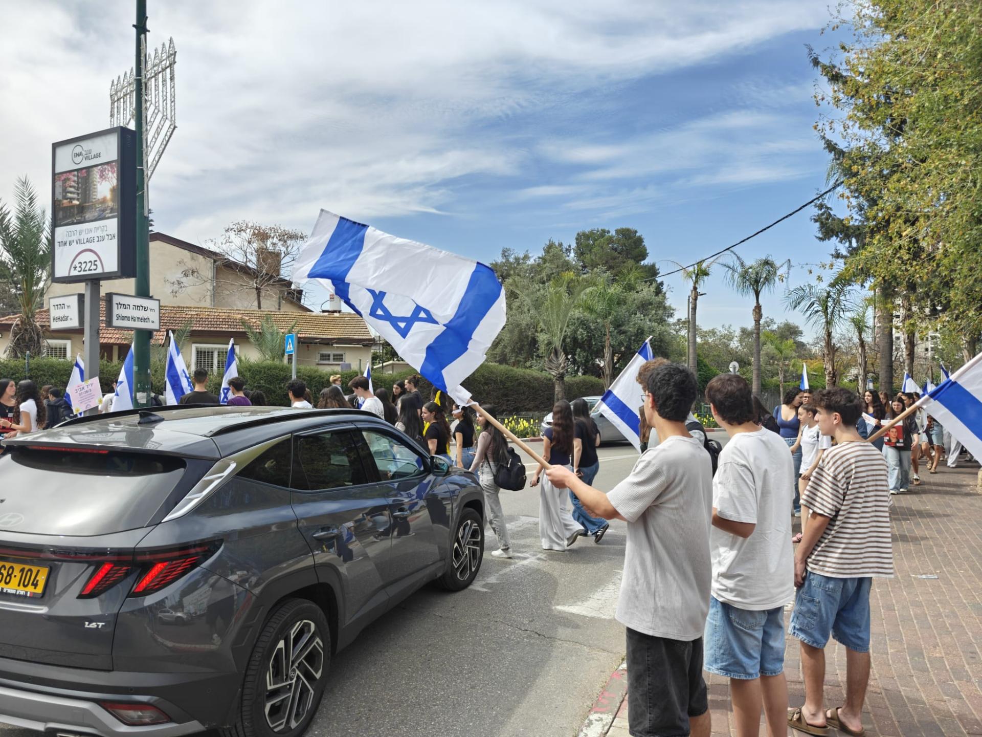 תלמידי קריית אונו לקחו חלק במחאה הארצית למען החטופים