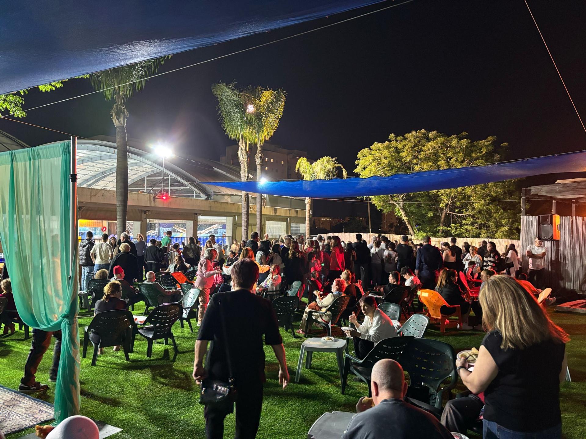 מאות תושבים חגגו במימונה העירונית של קריית אונו בבריכה העירונית