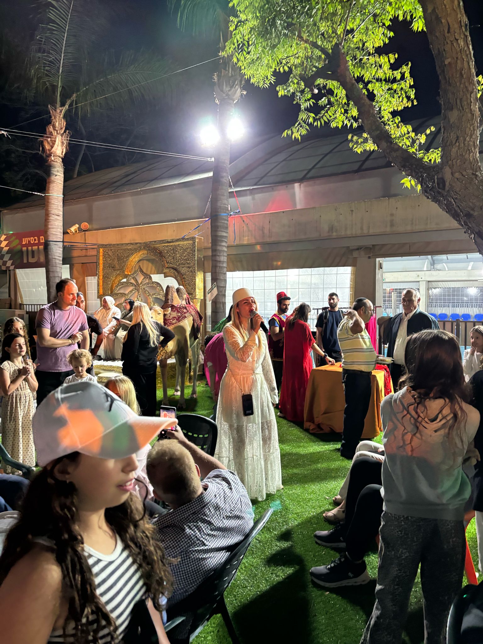 מאות תושבים חגגו במימונה העירונית של קריית אונו בבריכה העירונית