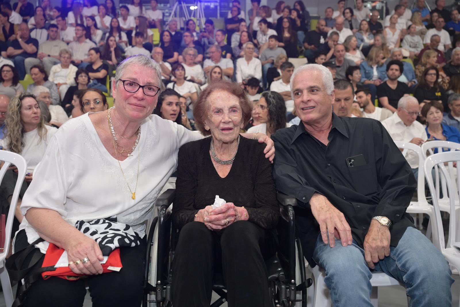 עצרת יום השואה בקריית אונו הוקדשה לסיפורה של נינה דינר בת ה-100