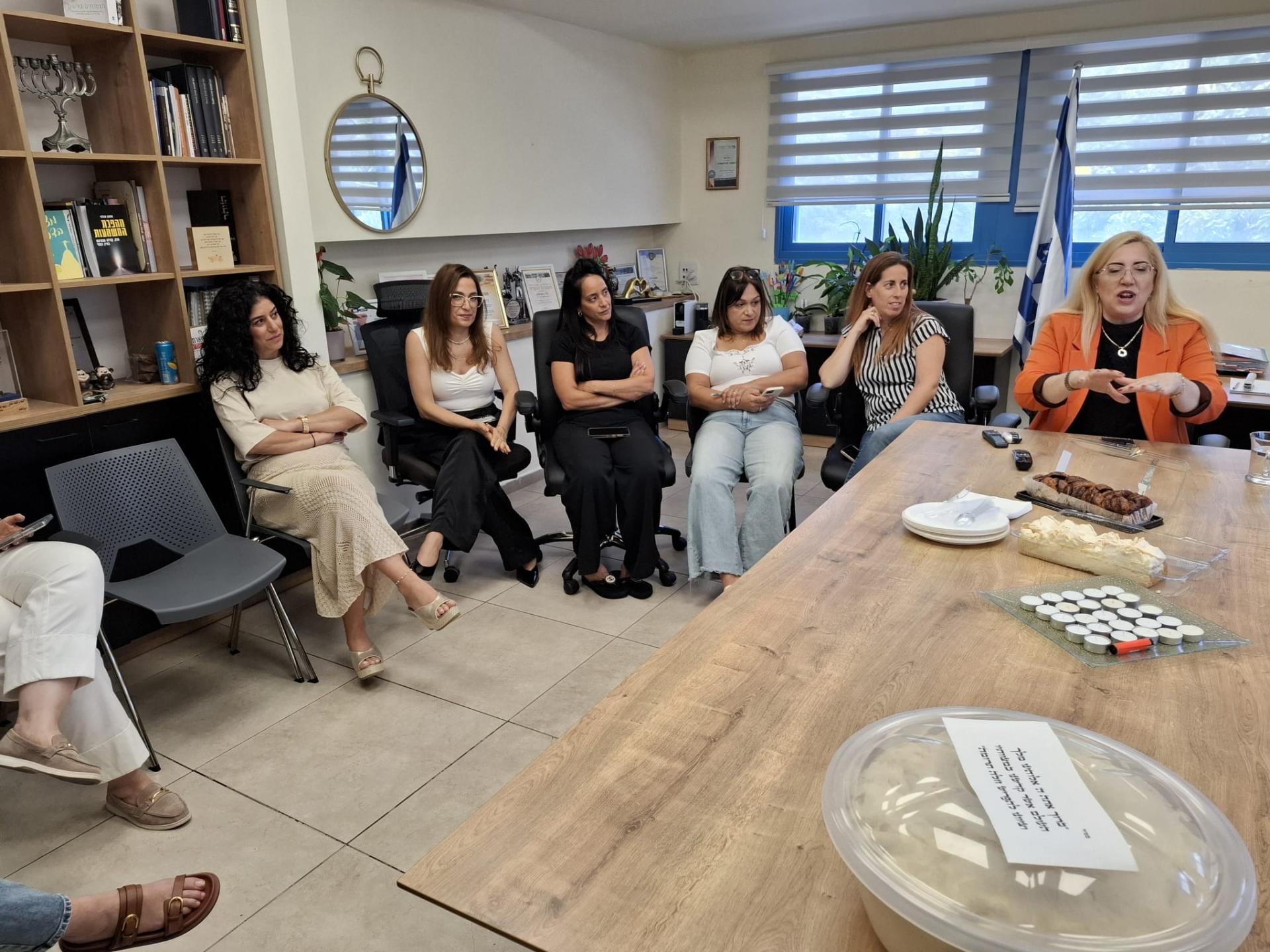 הפרשת חלה מרגשת באגף החינוך בקריית אונו עם ירון אור אביו של אבינתן החטוף בעזה