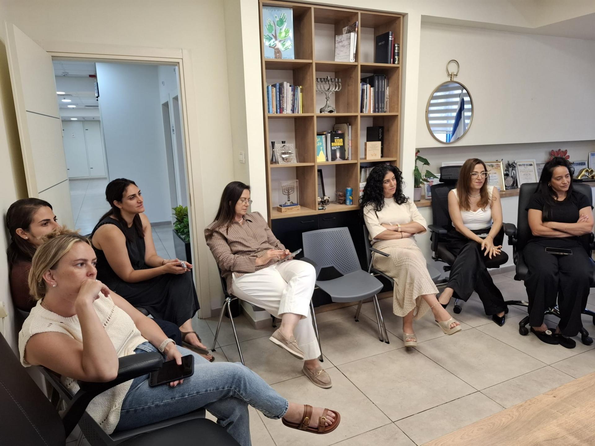 הפרשת חלה מרגשת באגף החינוך בקריית אונו עם ירון אור אביו של אבינתן החטוף בעזה