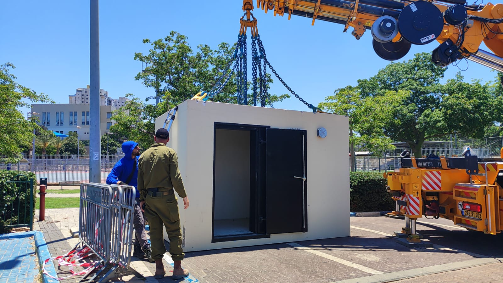 קריית אונו החלה הצבתן של חמש מיגוניות ברחבי העיר - מערכת החינוך נפתחה כסדרה