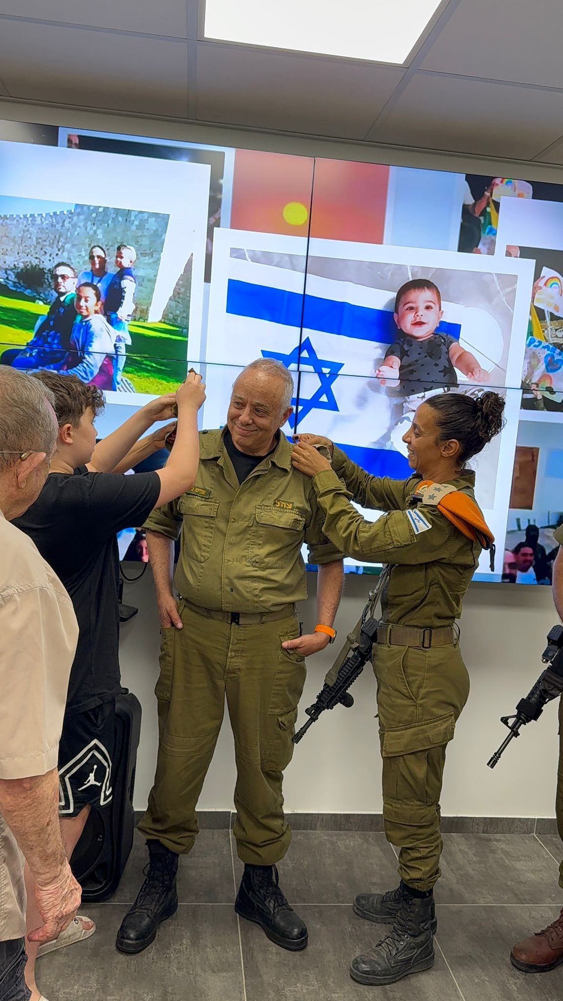 טקס מרגש בחמל העירוני של קריית אונו - מפקד יחידת הקישור לפיקוד העורף, שביט מס, הועלה לדרגת סגן אלוף
