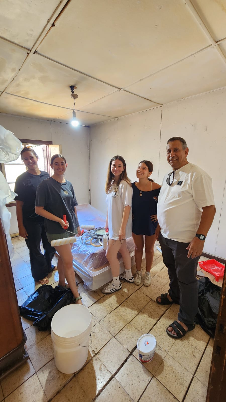שיפוץ של תקווה שיתוף פעולה של האגף לשירותים חברתיים עם עמותת מבית לבית 