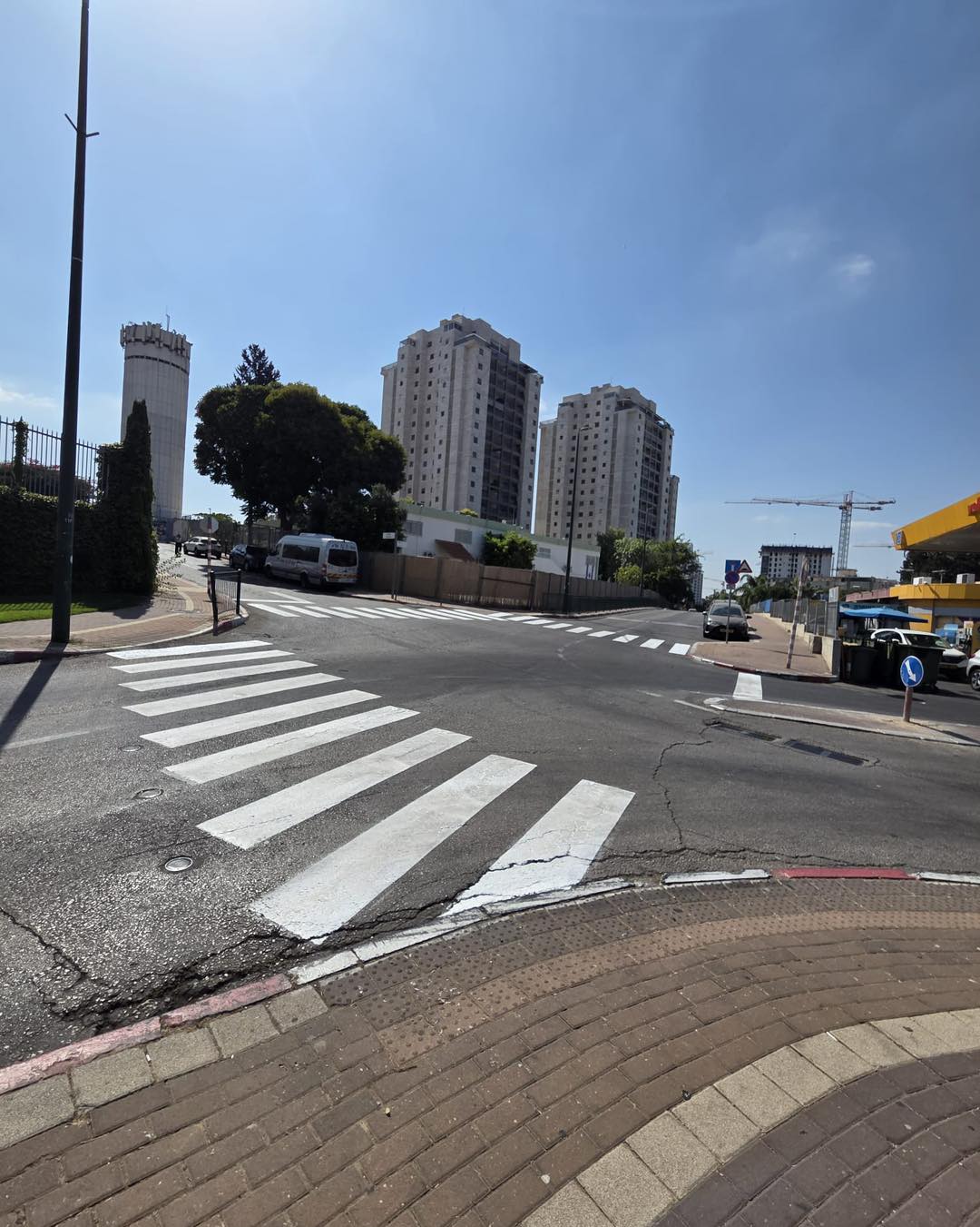 חידוש גדרות הבטיחות ומעברי החצייה לקראת פתיחת שנת הלימודים