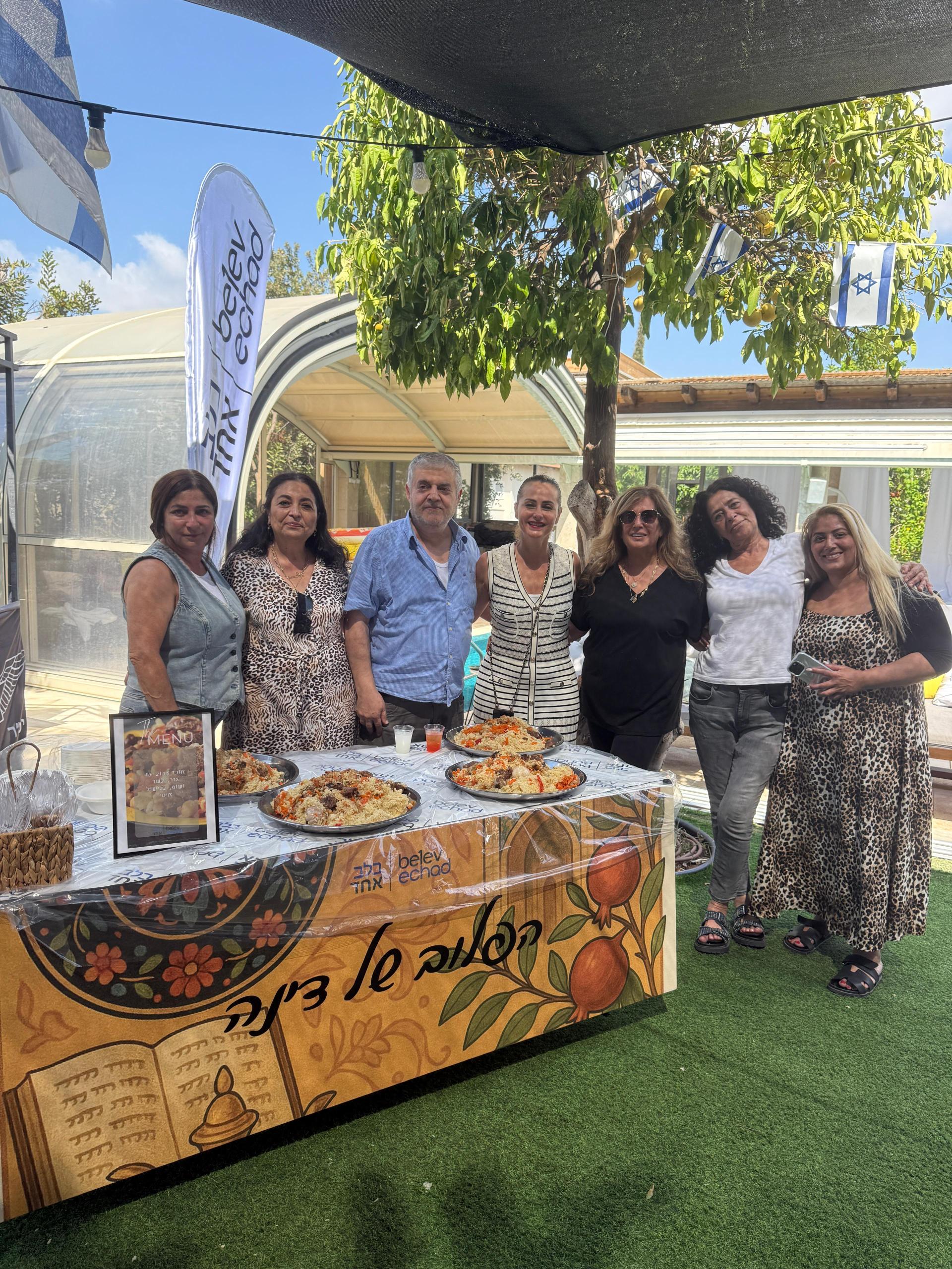 עובדות עיריית קריית אונו בשליחות קולינרית מרגשת למען החיילים הפצועים בוילה של עמותת בלב אחד