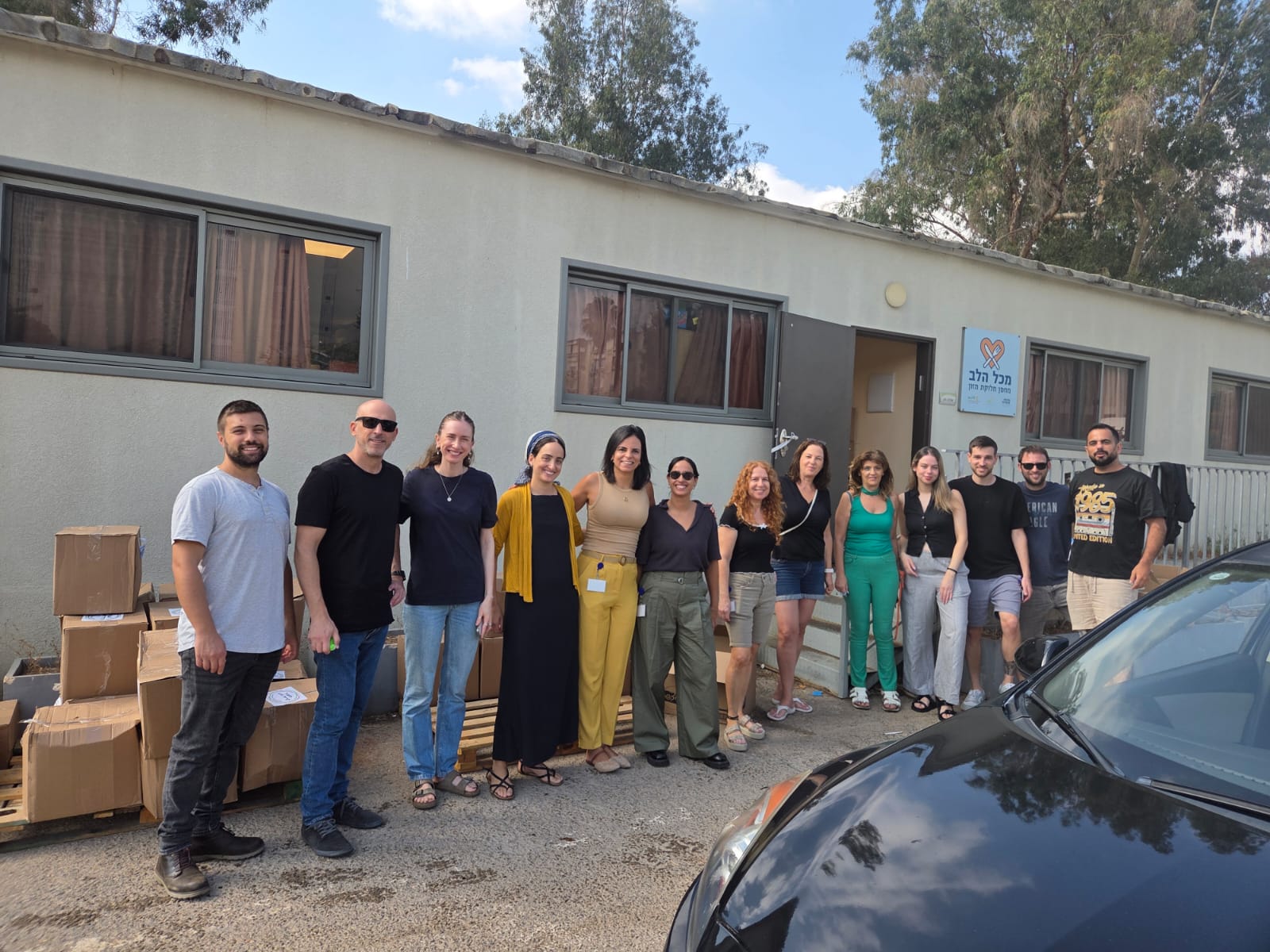 כ300 ארגזי מזון חולקו למשפחות קשות יום ולקשישים בודדים בקריית אונו