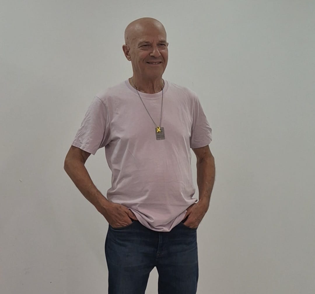 סיפור על איש מיוחד ומעורר השראה, אדם אשר גאה להירתם למען הקהילה ולהעניק מעצמו
