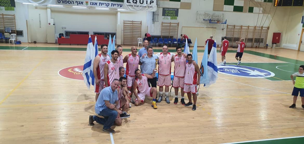 תמונה של שחקני פאפאסל ליגת אבות בכדורסל
