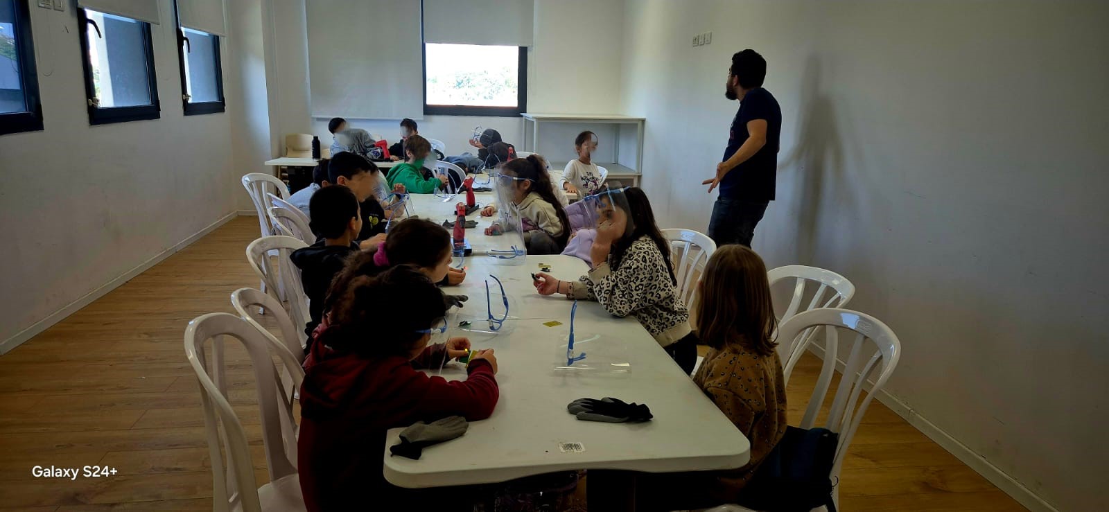 המעגלים נסגרו, האורות נדלקו  וקייטנת האלקטרוניקה בקריית אונו  יצאה לדרך