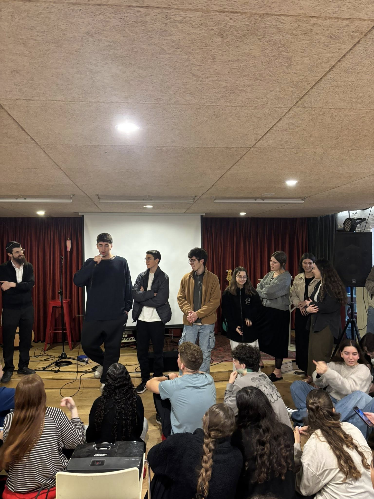 הדור הצעיר מאיר את העיר