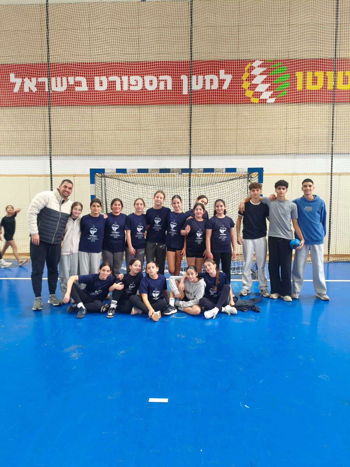 חגיגת כדוריד בקריית אונו: בתי הספר שרת ויעקב כהן קטפו את המקום הראשון באליפות בתי הספר היסודיים לבנים ולבנות