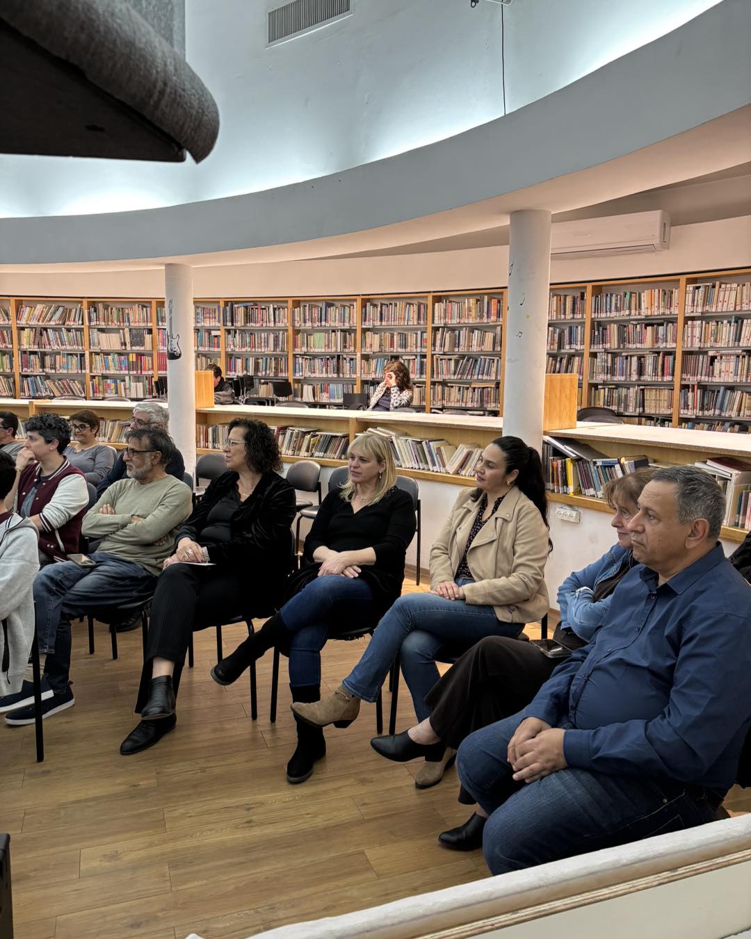 אל תסתכלו על התווית, תראו אותי: ערב בסגנון ראיון מיוחד נערך בקריית אונו