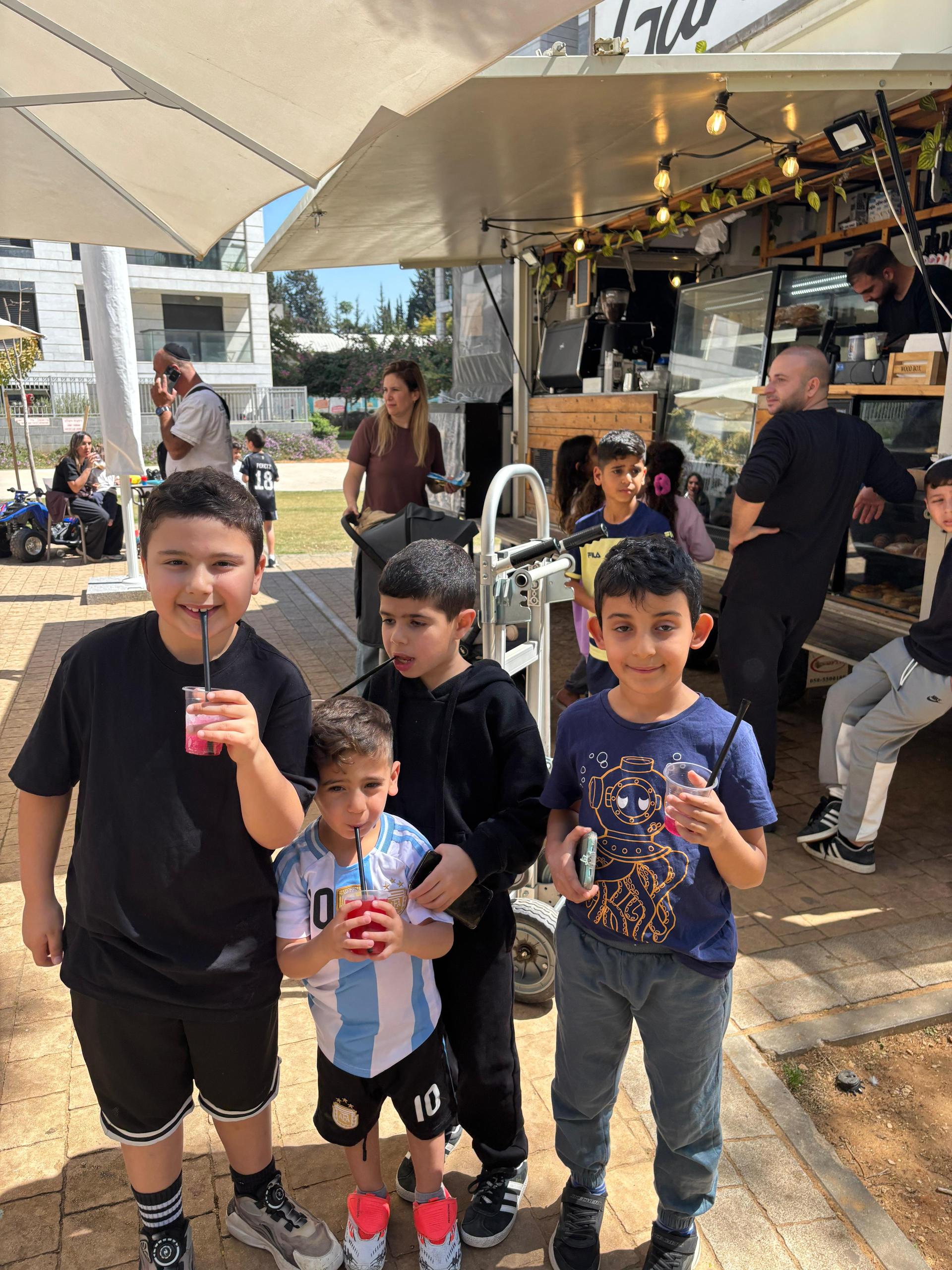 קריית אונו נצבעה בצבעי ברד: אלפי חיוכים במיזם ממתיקים את המצב