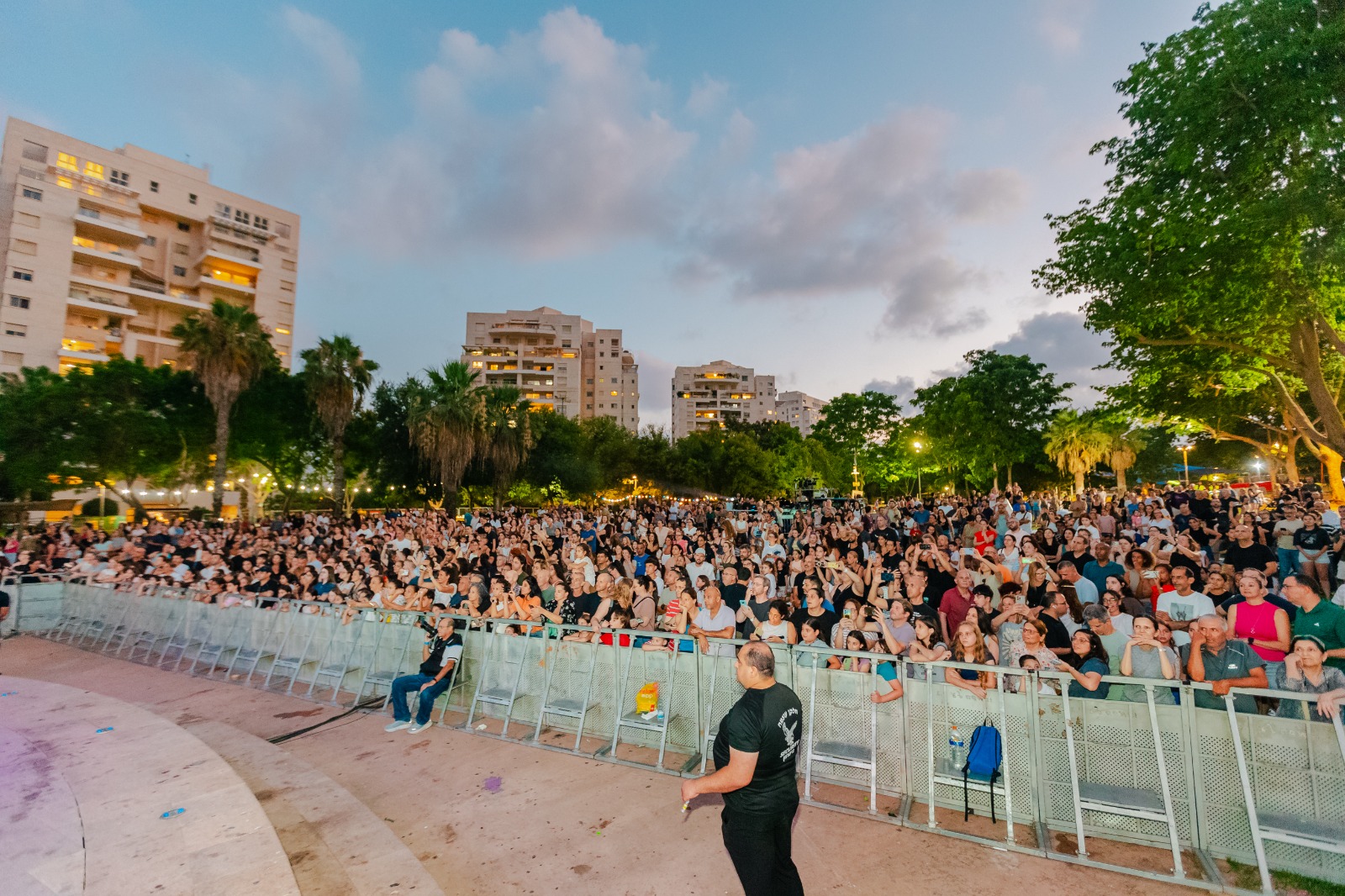 בול בפוני: קריית אונו פתחה את אירועי הקיץ עם סנדרסון, דלומי ואלפים בפארק רייספלד